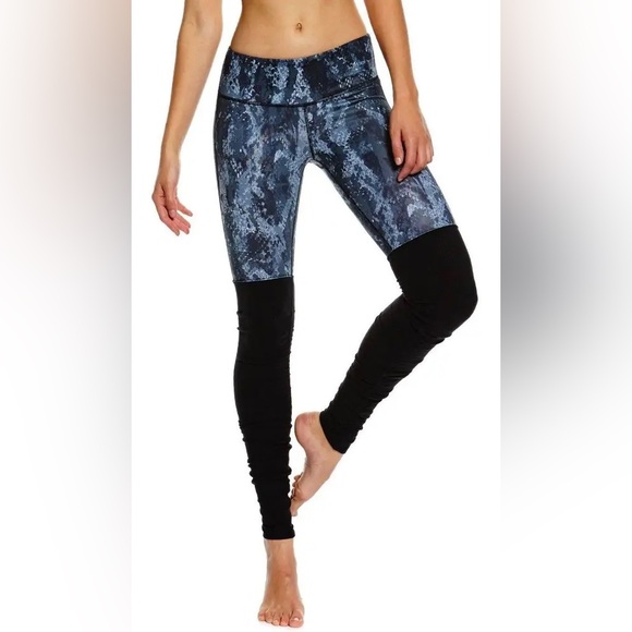 Alo Yoga Goddess Black Python Glossy Leggings🪻 - Picture 8 of 8